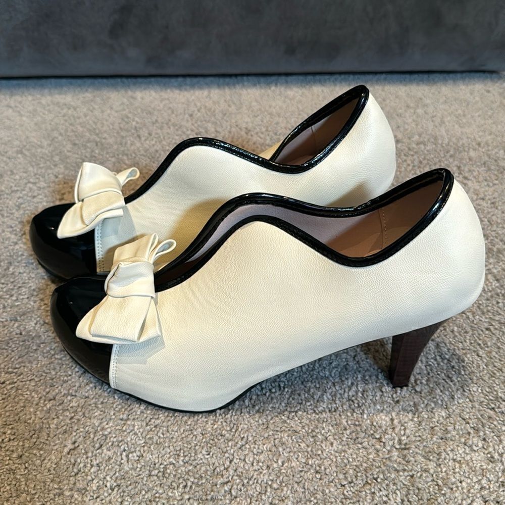 Women’s Beige & Black High Heels Pumps Bow Design SlipOn Size 8.5/9 (41CN) *READ - Picture 2 of 12